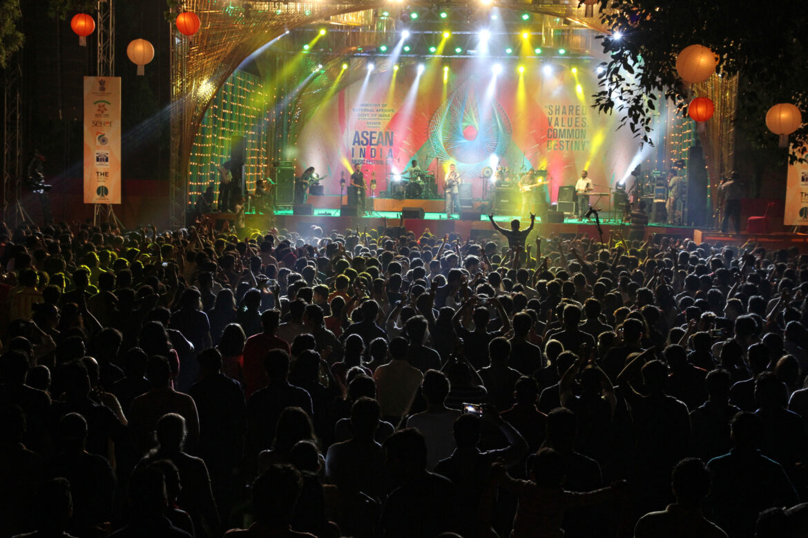 Seher fest Romantic Stage in the afternoon