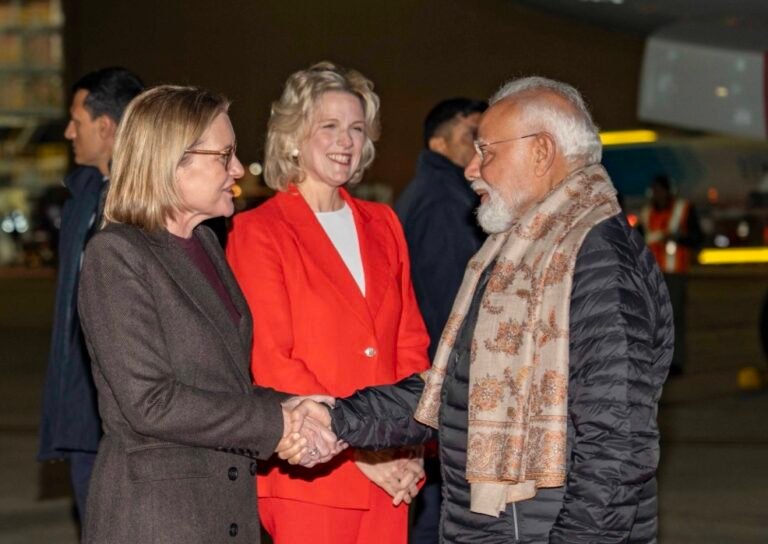 PM Narendra Modi being welcomed by Victorian Premier Jacinta Allan, and Federal Minister for Home Affairs, Claire O'Neil. PHOTO: X@JacintaAllanMP